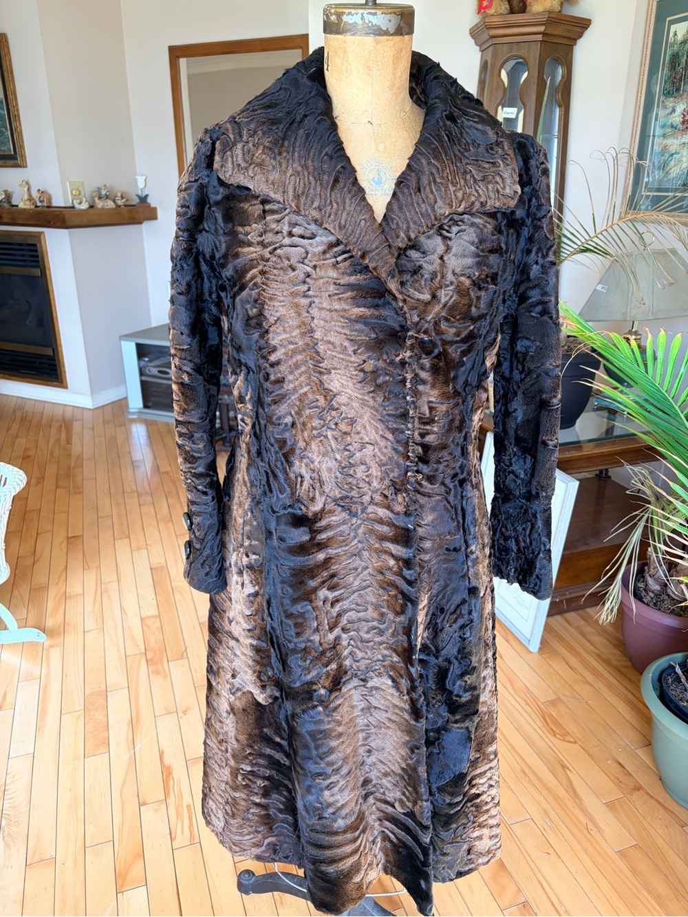 Swakara Full-Length Fur Coat & Matching Hat — Lavimodière Custom, 1972